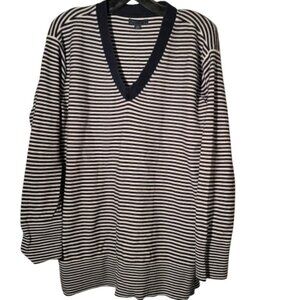 Tommy Hilfiger Women's V-Neck Long Sleeve Navy and White Striped Sweater Size XL